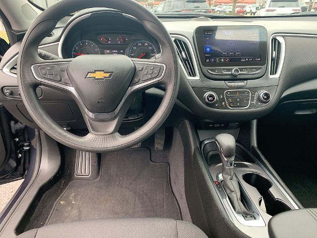 2022 Chevrolet Malibu Vehicle Photo in MOON TOWNSHIP, PA 15108-2571