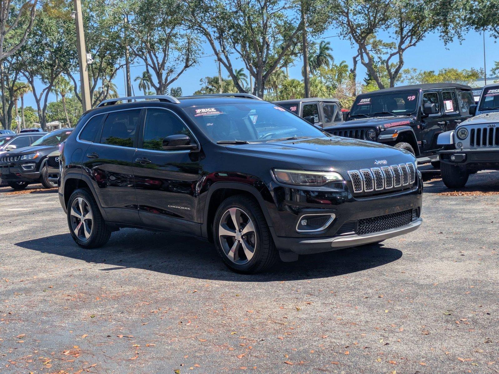 2019 Jeep Cherokee Vehicle Photo in GREENACRES, FL 33463-3207