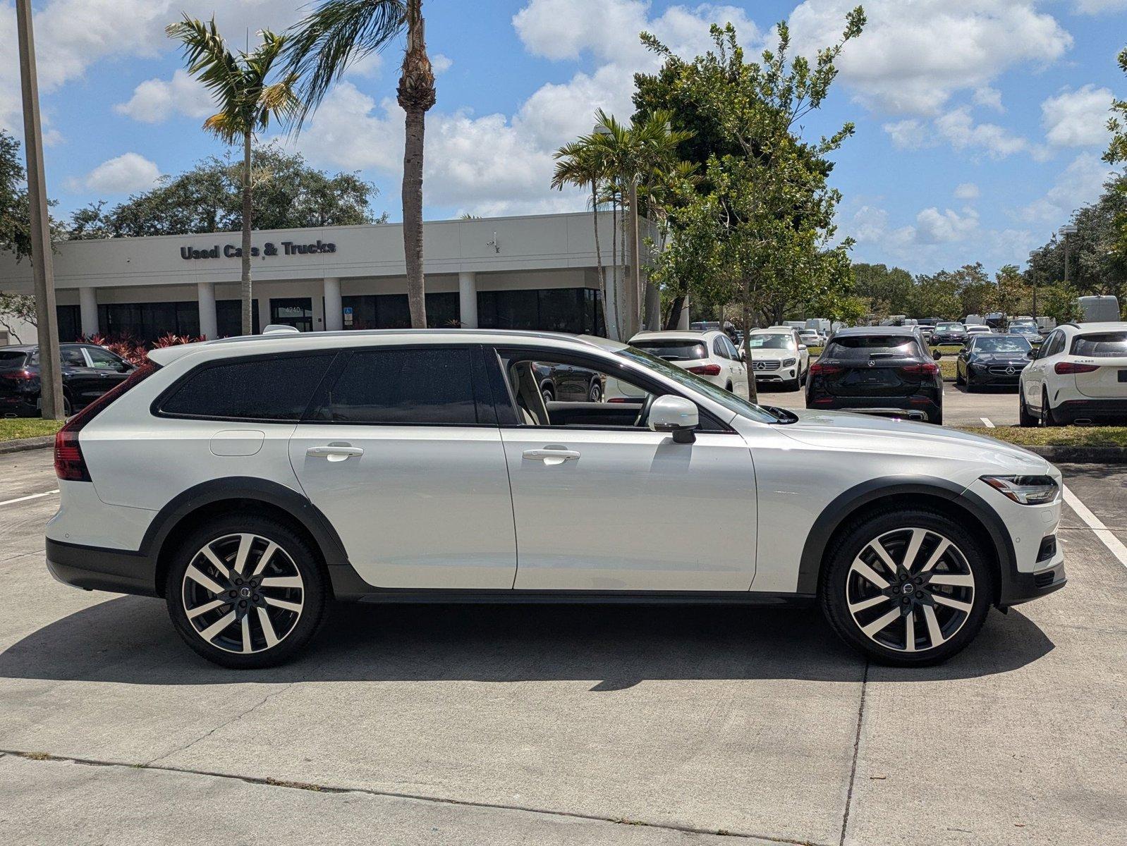 2021 Volvo V90 Cross Country Vehicle Photo in Coconut Creek, FL 33073