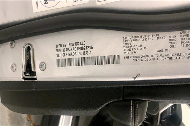 2023 Jeep Grand Cherokee L Vehicle Photo in KANSAS CITY, MO 64114-4502