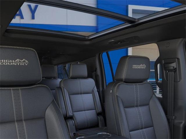 2025 Chevrolet Suburban Vehicle Photo in ENGLEWOOD, CO 80113-6708