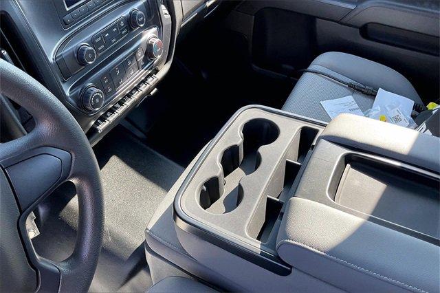 2024 Chevrolet Silverado 5500 HD Vehicle Photo in INDEPENDENCE, MO 64055-1314