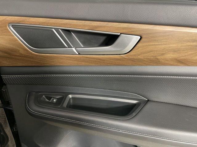 2024 Volkswagen Atlas Vehicle Photo in PHOENIX, AZ 85014-3381