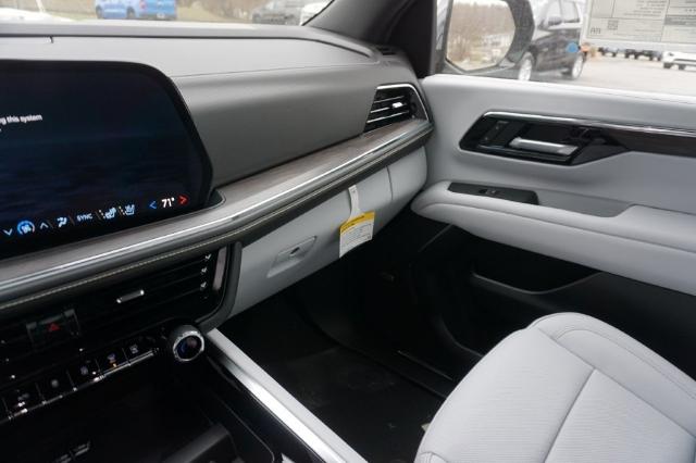 2025 Chevrolet Suburban Vehicle Photo in FAIRMONT, WV 26554-2318