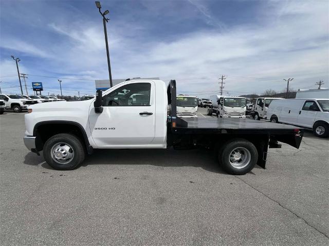 2025 Chevrolet Silverado 3500 HD Chassis Cab Vehicle Photo in ALCOA, TN 37701-3235
