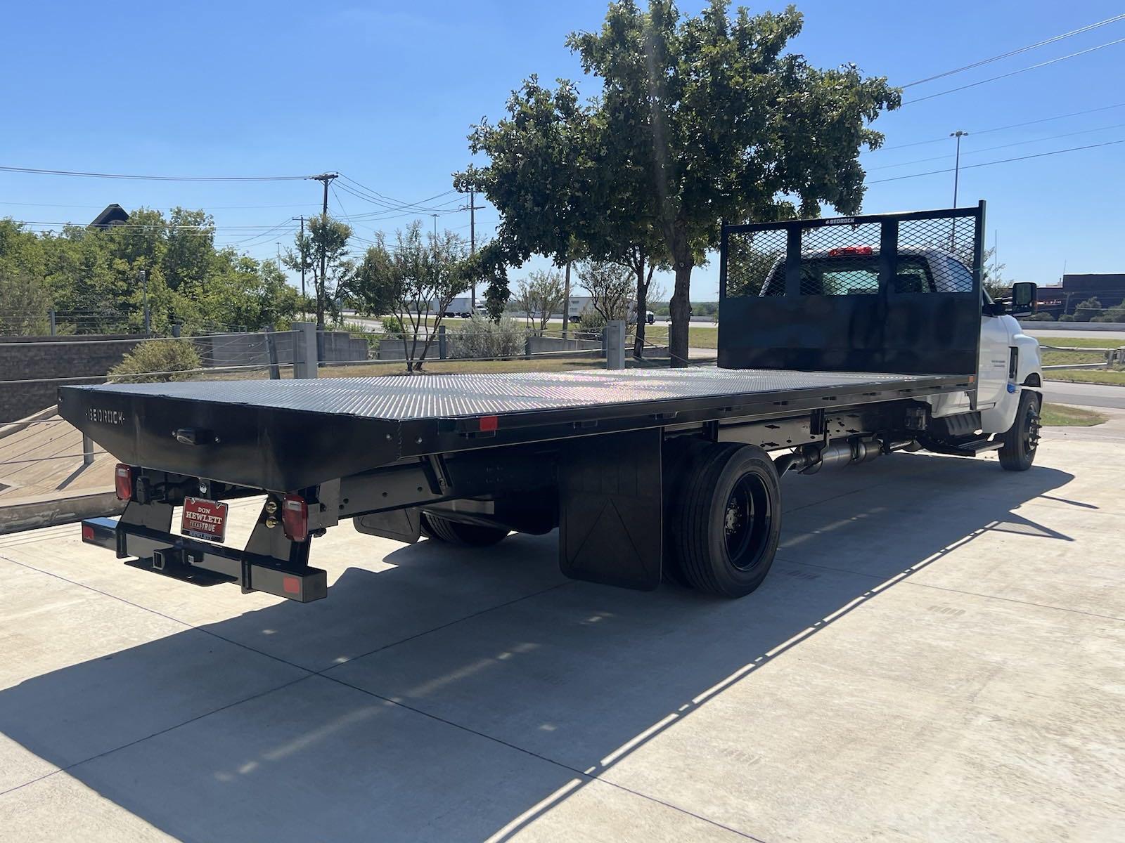 2024 Chevrolet Silverado 6500 HD Vehicle Photo in GEORGETOWN, TX 78626-7508