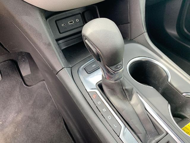 2022 Chevrolet Equinox Vehicle Photo in MOON TOWNSHIP, PA 15108-2571