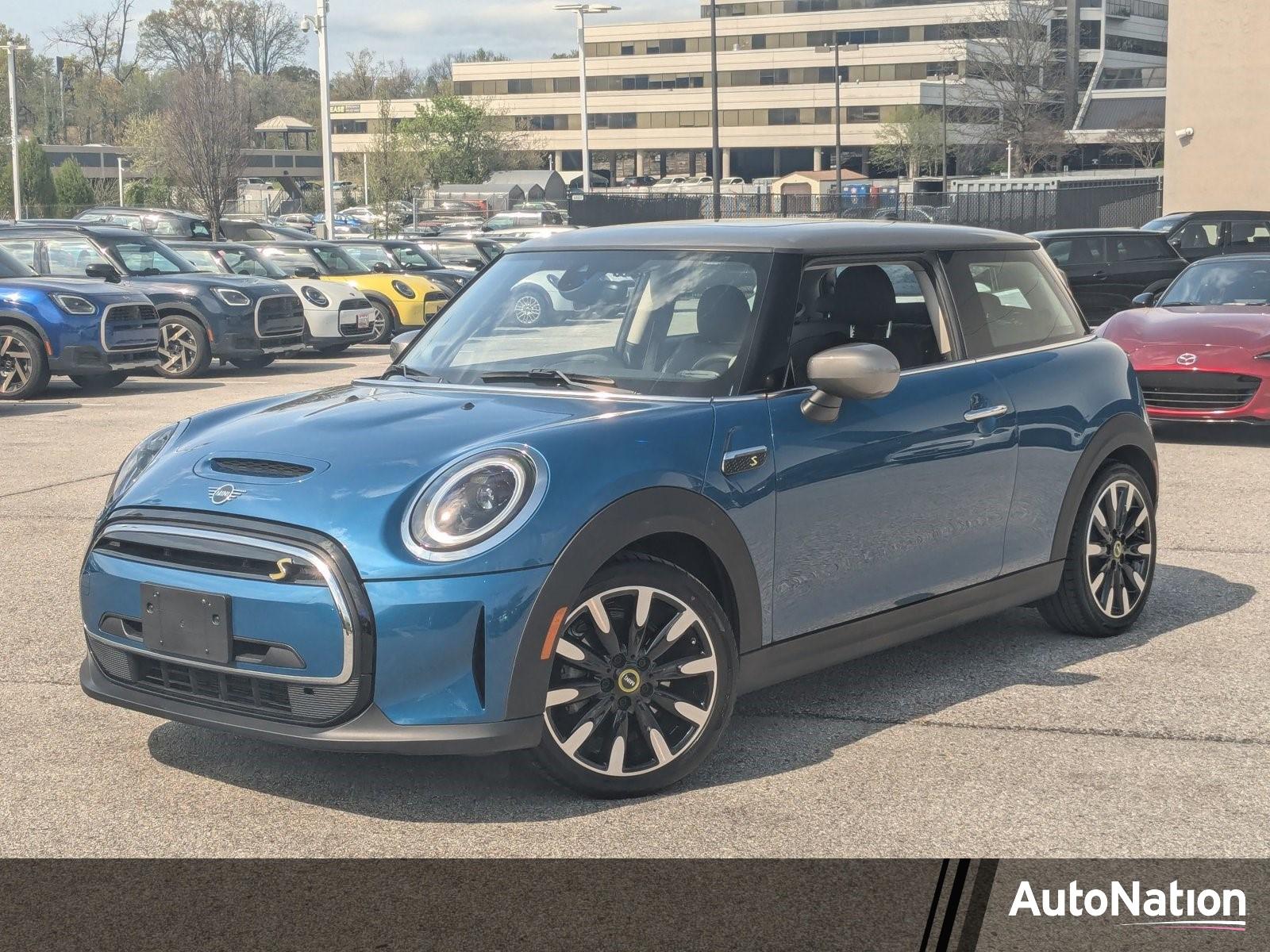 2024 MINI Electric Hardtop 2 Door Signature Vehicle Photo in Towson, MD 21204