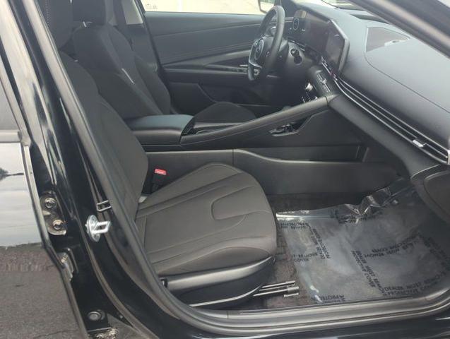 2023 Hyundai ELANTRA Vehicle Photo in Merrillville, IN 46410