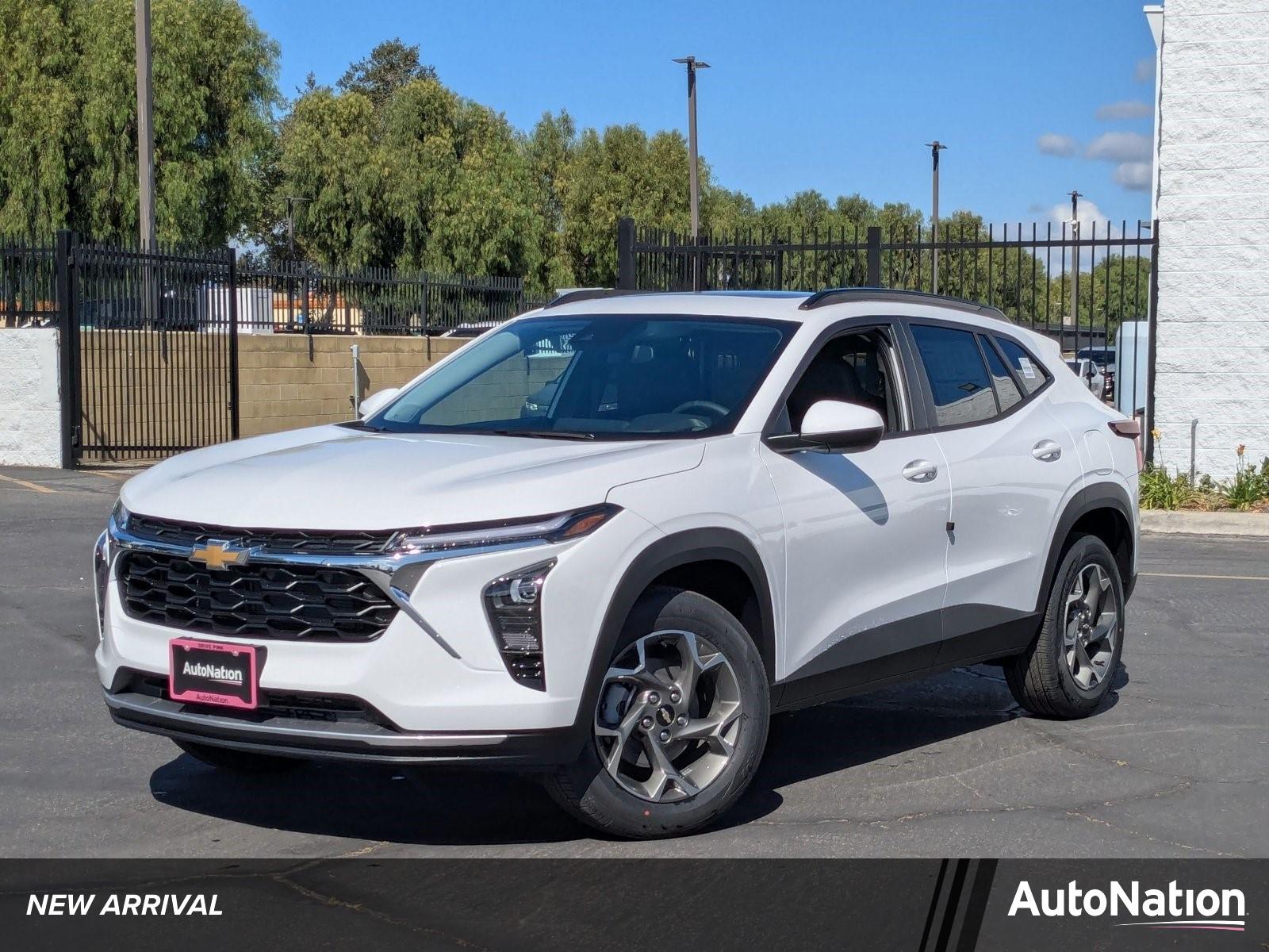 2025 Chevrolet Trax Vehicle Photo in VALENCIA, CA 91355-1705