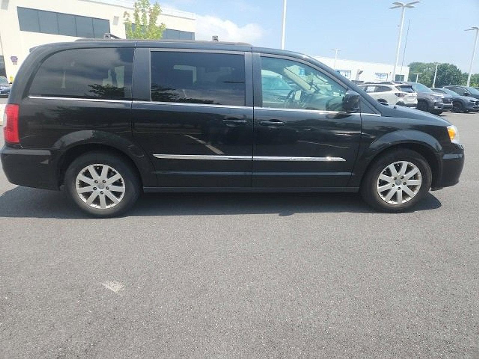 2016 Chrysler Town & Country Vehicle Photo in Harrisburg, PA 17111