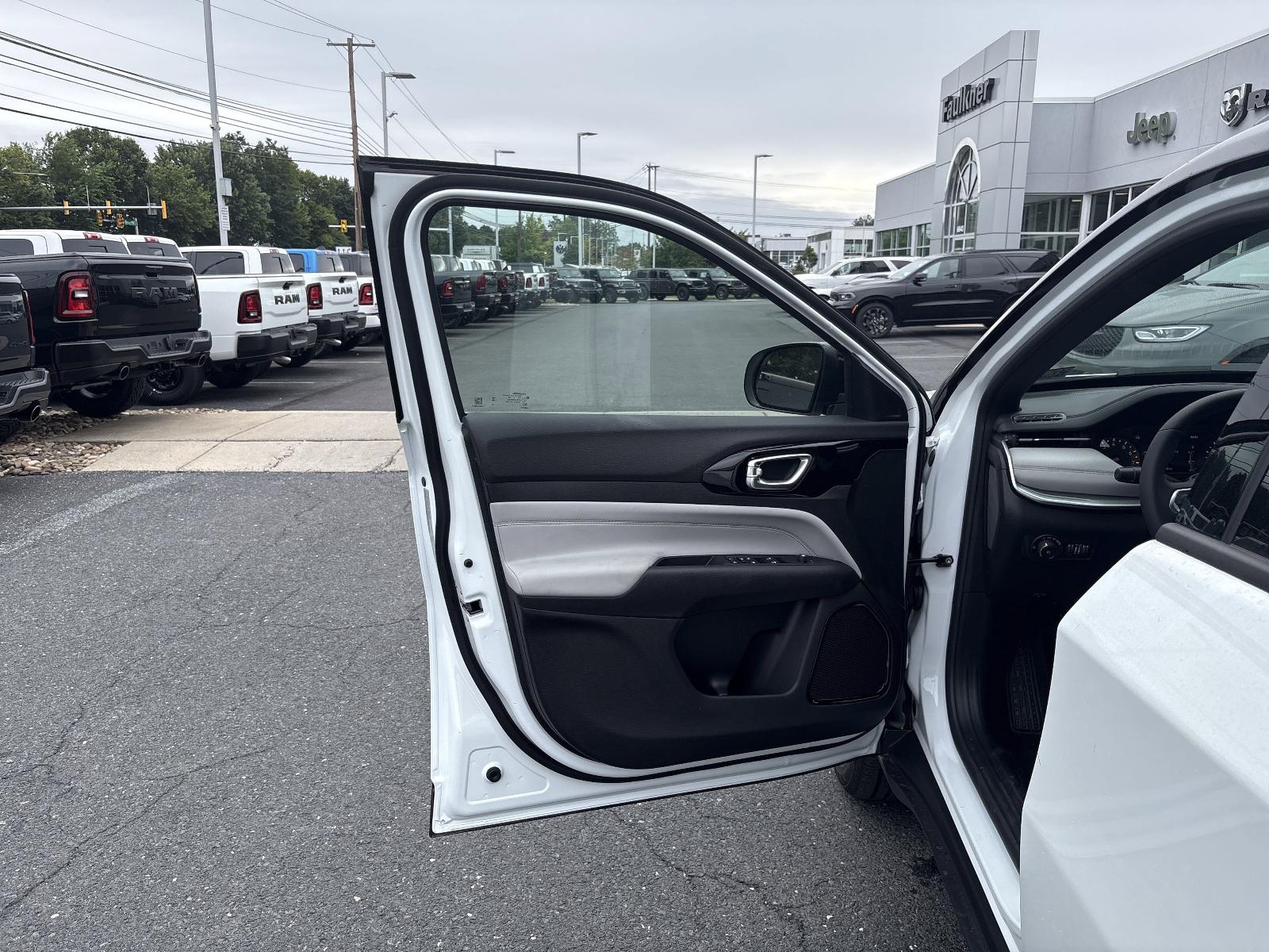 2025 Jeep Compass Vehicle Photo in Mechanicsburg, PA 17050-1707