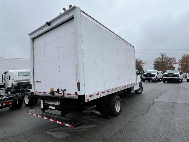 2024 Chevrolet Express Cutaway 3500 Vehicle Photo in ALCOA, TN 37701-3235