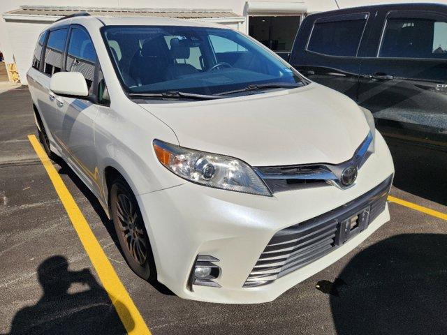 2019 Toyota Sienna Vehicle Photo in SUGAR LAND, TX 77478-0000