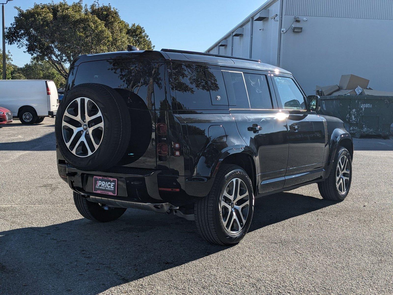 2024 Land Rover Defender Vehicle Photo in GREENACRES, FL 33463-3207