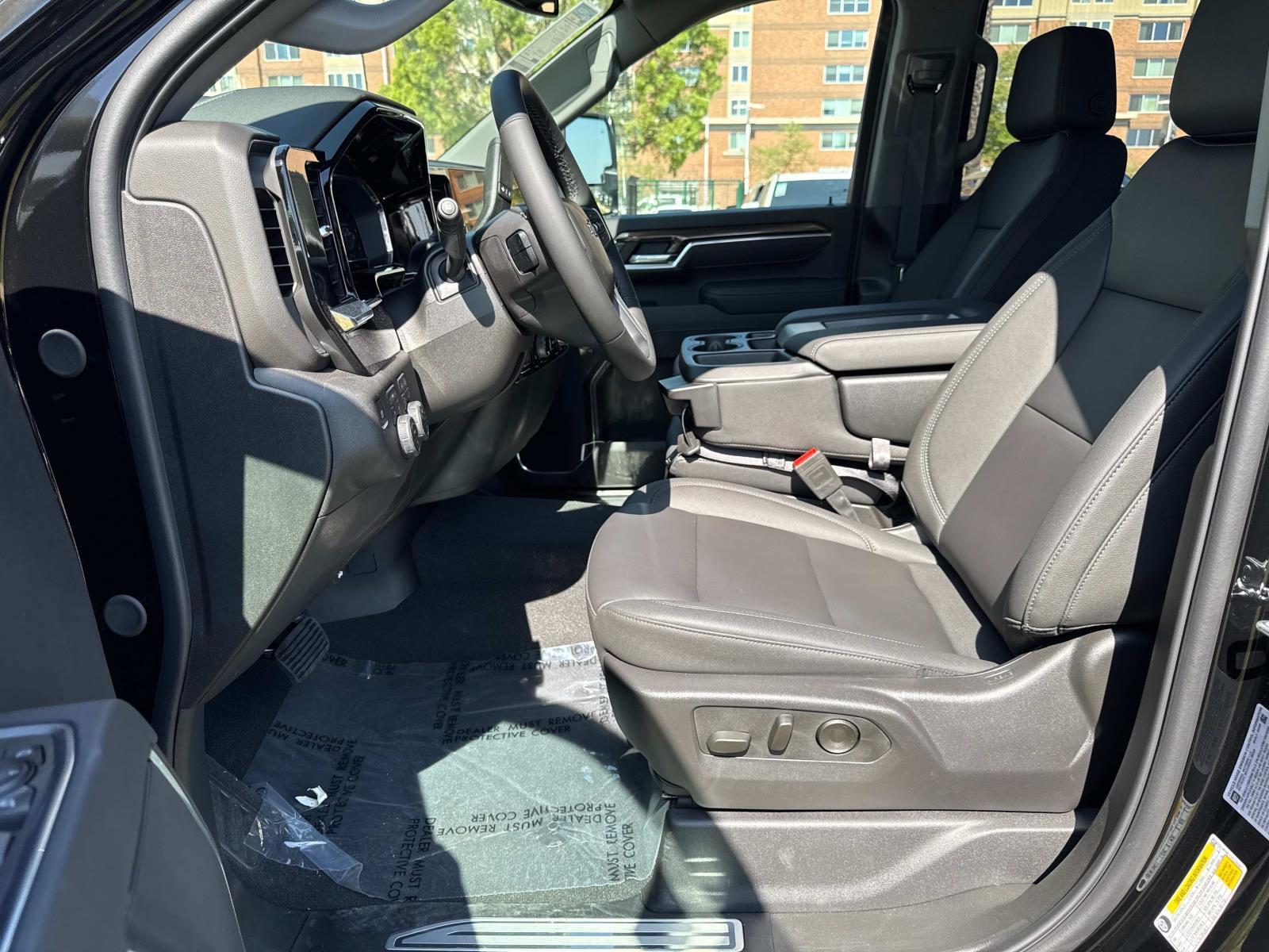 2025 Chevrolet Silverado 2500 HD Vehicle Photo in LOS ANGELES, CA 90007-3794