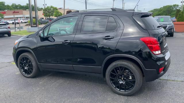 2022 Chevrolet Trax Vehicle Photo in MOON TOWNSHIP, PA 15108-2571