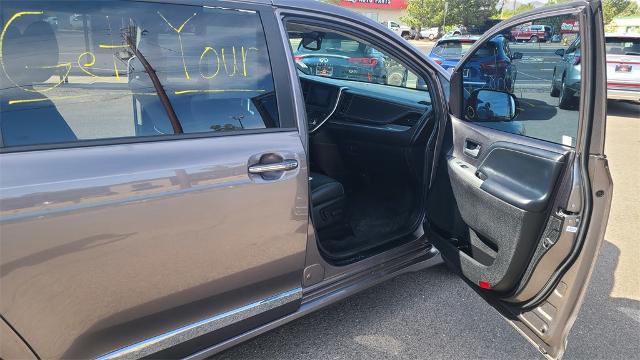 2017 Toyota Sienna Vehicle Photo in FLAGSTAFF, AZ 86001-6214