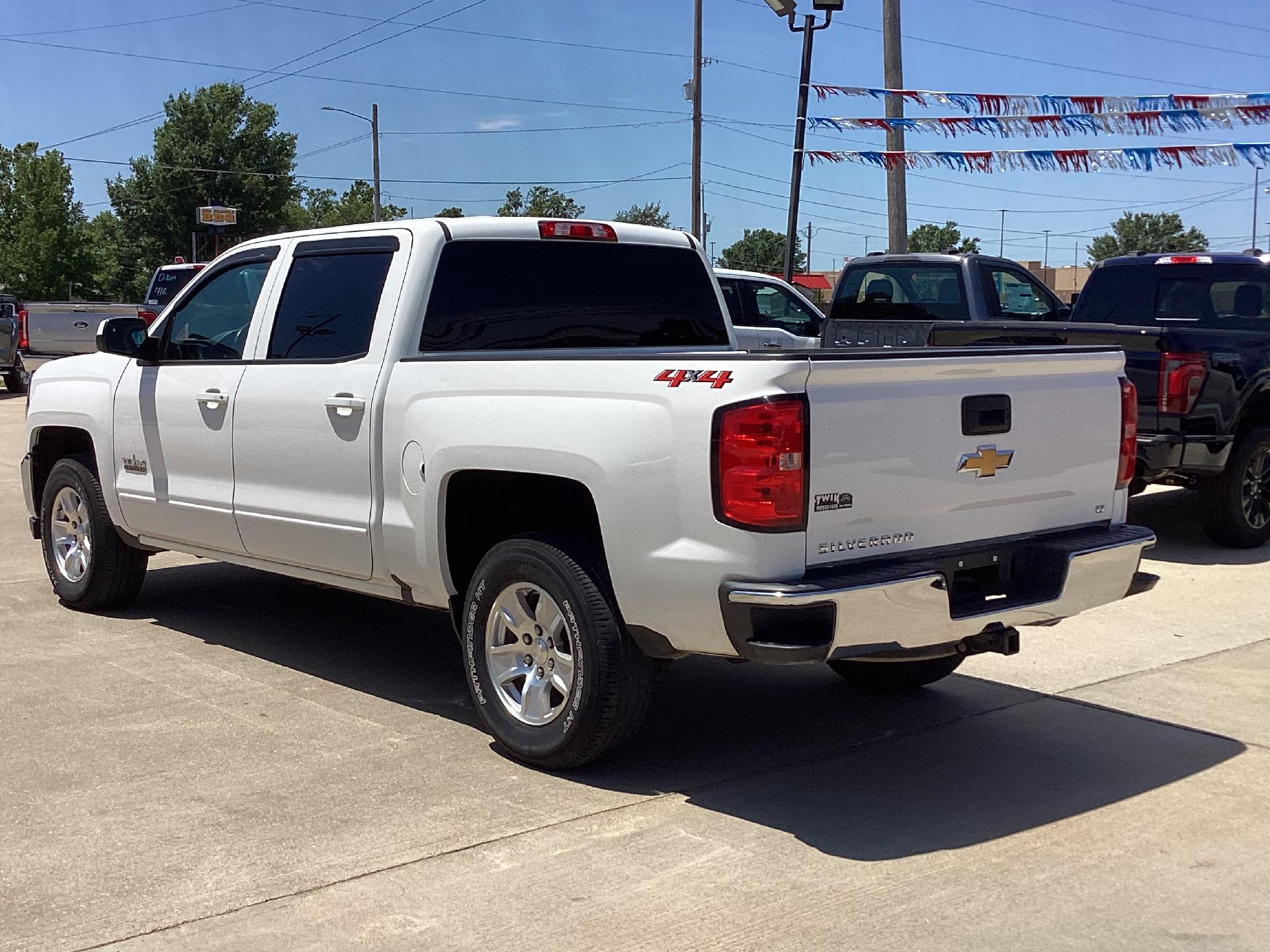 Used 2018 Chevrolet Silverado 1500 LT with VIN 3GCUKREC3JG628361 for sale in Kansas City