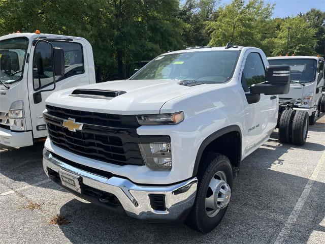 2024 Chevrolet Silverado 3500 HD Chassis Cab Vehicle Photo in ALCOA, TN 37701-3235