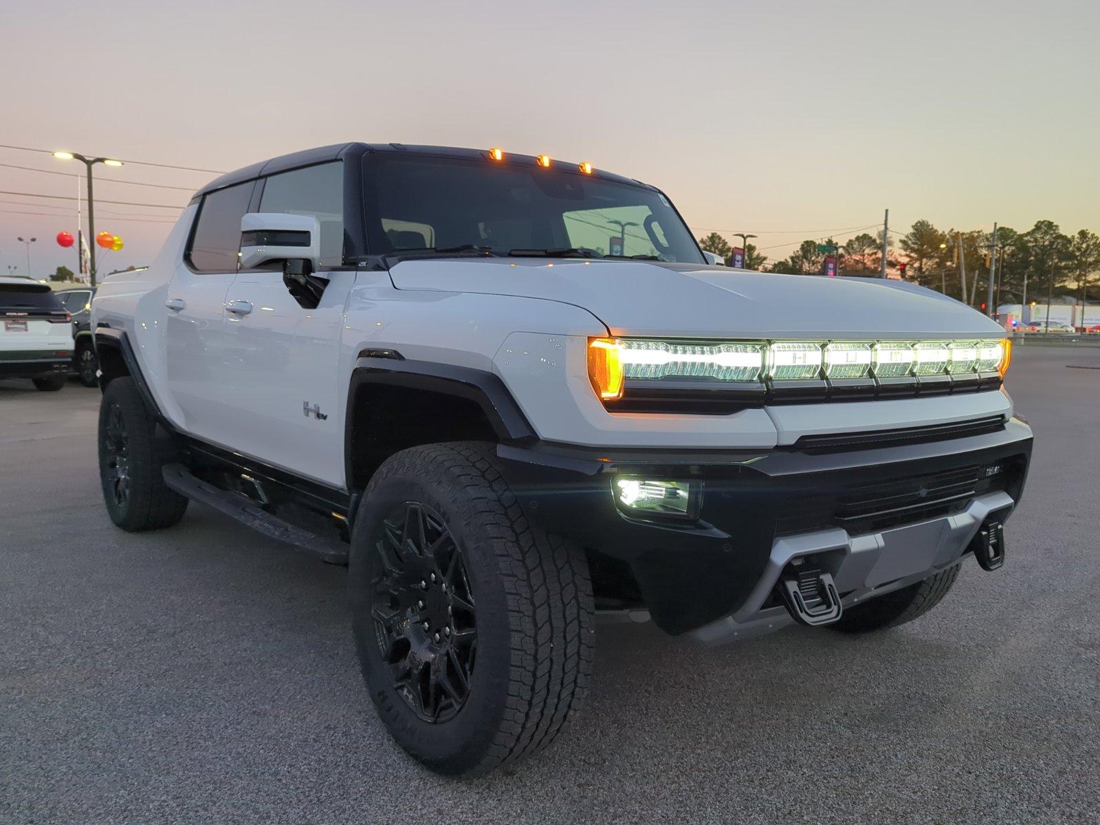 2025 GMC HUMMER EV Pickup Vehicle Photo in MEMPHIS, TN 38115-1503