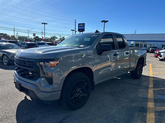 2024 Chevrolet Silverado 1500 Custom photo 3