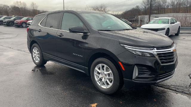 2022 Chevrolet Equinox Vehicle Photo in MOON TOWNSHIP, PA 15108-2571