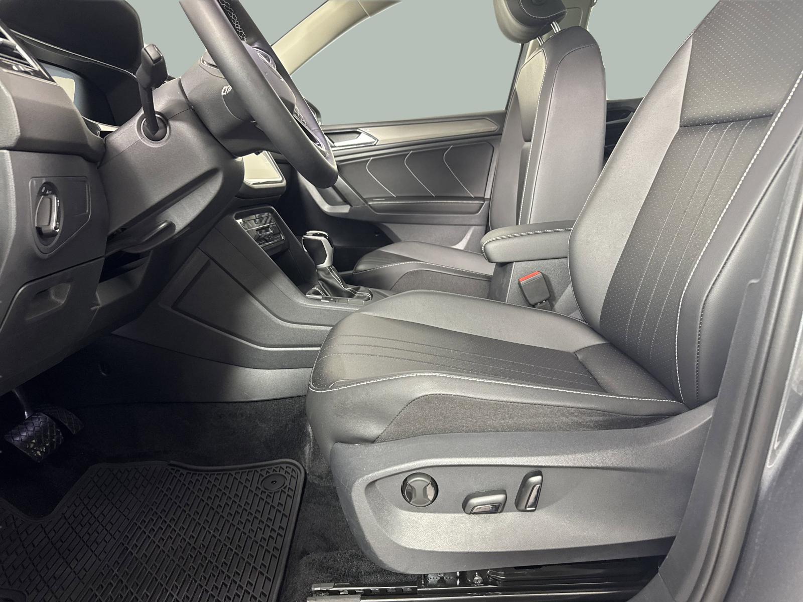 2024 Volkswagen Tiguan Vehicle Photo in Georgetown, TX 78626