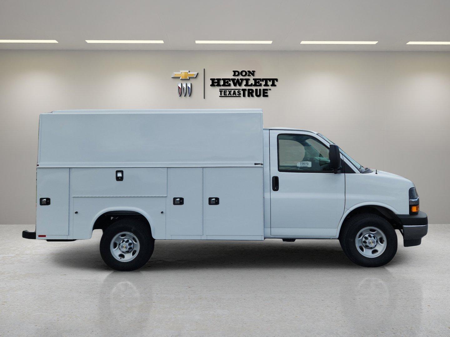 2025 Chevrolet Express Cutaway 3500 Vehicle Photo in GEORGETOWN, TX 78626-7508