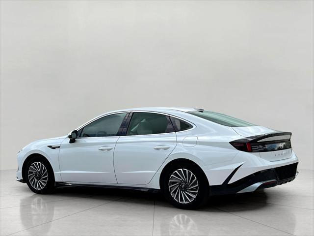 2025 Hyundai SONATA Hybrid Vehicle Photo in Green Bay, WI 54304