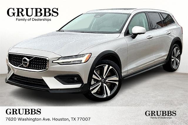2024 Volvo V60 Cross Country Vehicle Photo in Houston, TX 77007