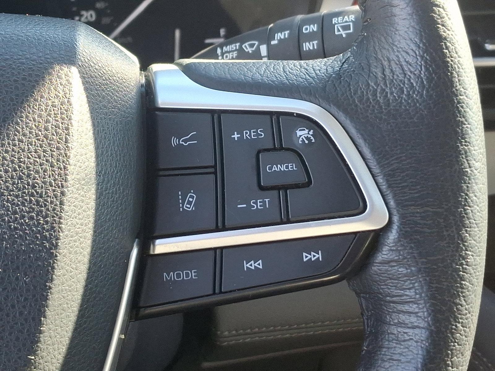 2022 Toyota Sienna Vehicle Photo in Trevose, PA 19053