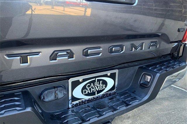2022 Toyota Tacoma 2WD Vehicle Photo in KANSAS CITY, MO 64114-4502