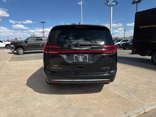 2022 Chrysler Pacifica Vehicle Photo in Winslow, AZ 86047-2439