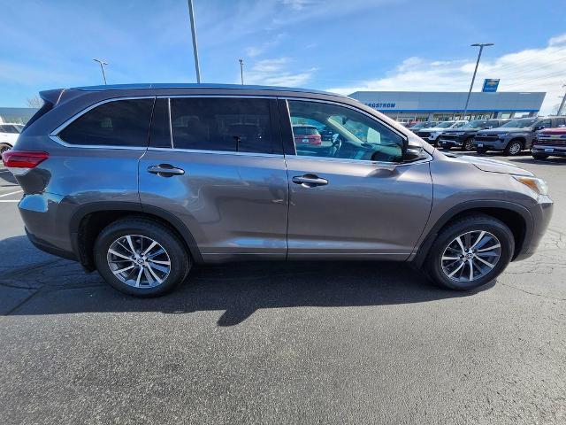 2017 Toyota Highlander Vehicle Photo in GREEN BAY, WI 54304-5303