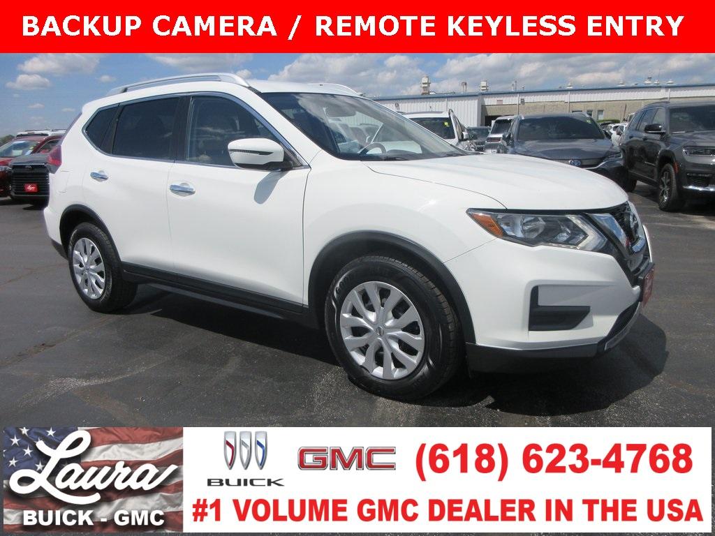 2017 Nissan Rogue Vehicle Photo in COLLINSVILLE, IL 62234-5820