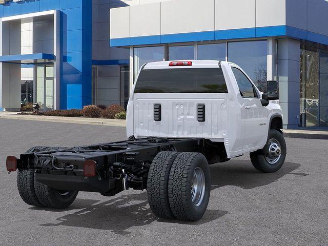 2025 Chevrolet Silverado 3500 HD Chassis Cab Vehicle Photo in DANBURY, CT 06810-5034