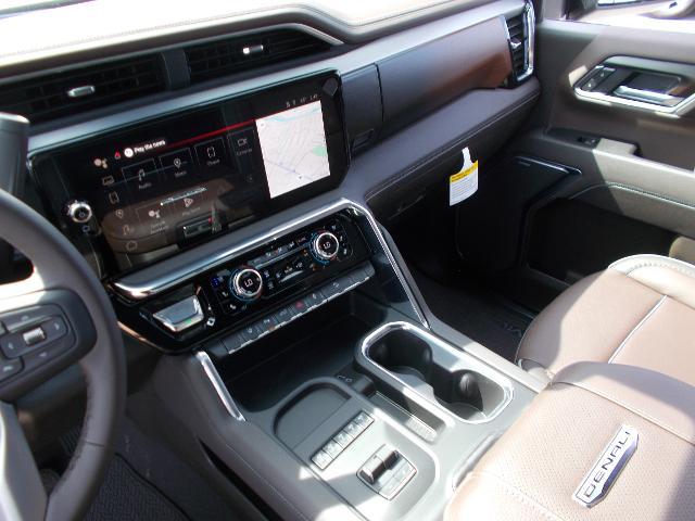 2025 GMC Sierra 2500 HD Vehicle Photo in LOWELL, MA 01852-4336