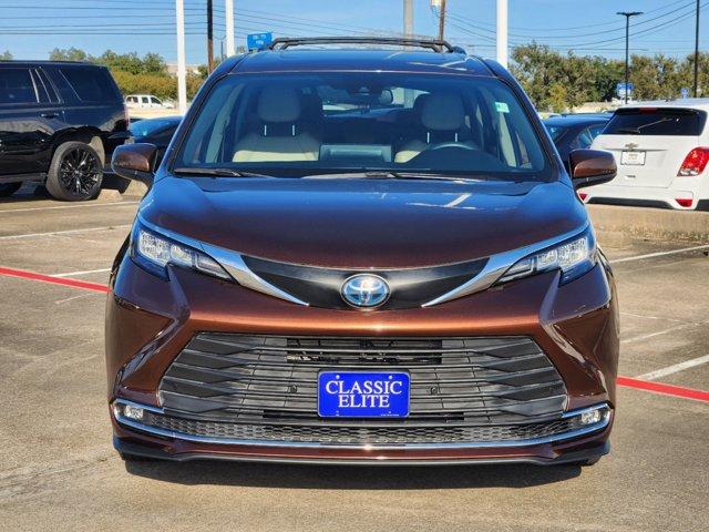 Used 2021 Toyota Sienna XLE with VIN 5TDYRKEC0MS042307 for sale in Houston, TX