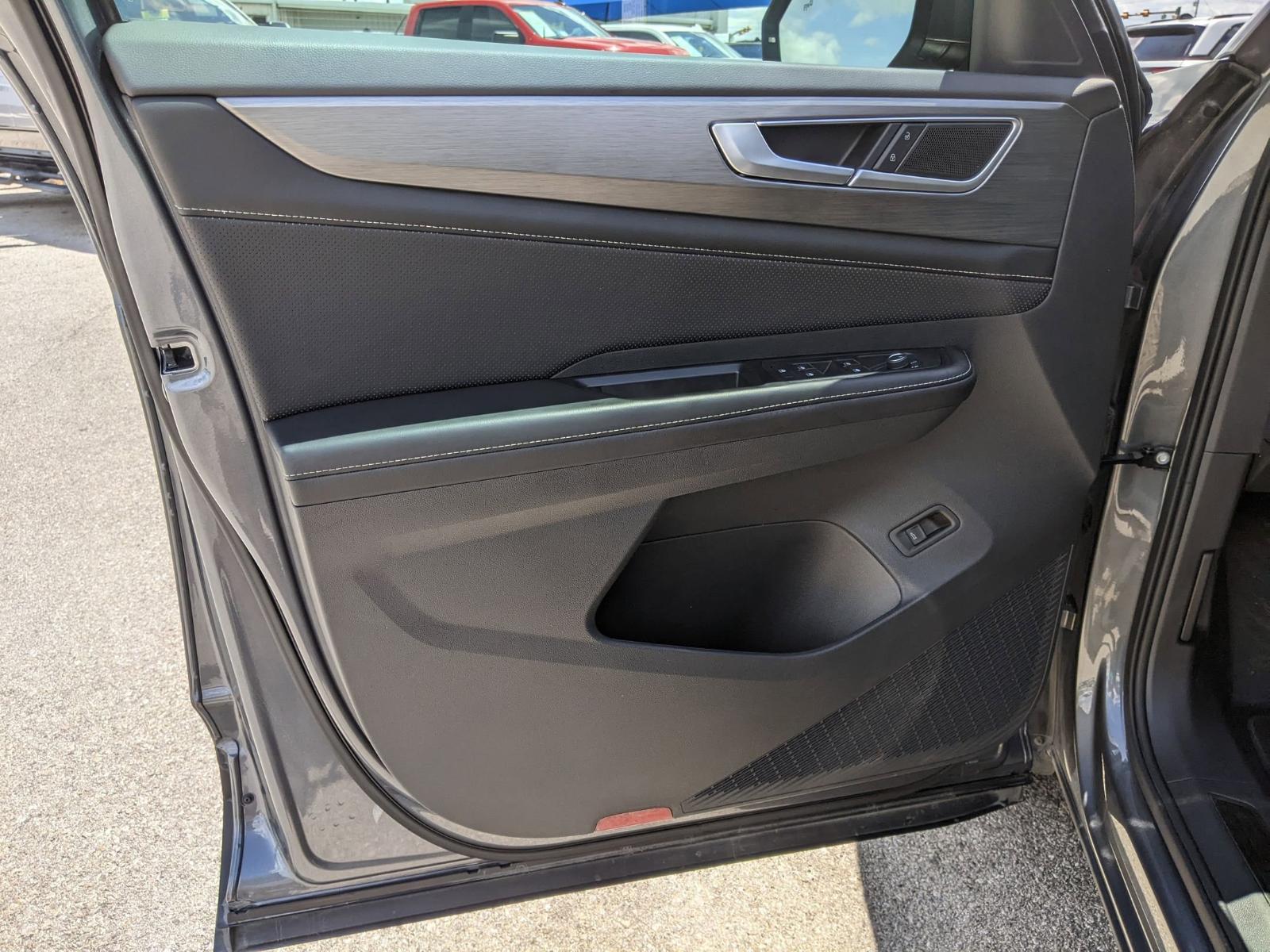 2024 Volkswagen Atlas Cross Sport Vehicle Photo in Seguin, TX 78155