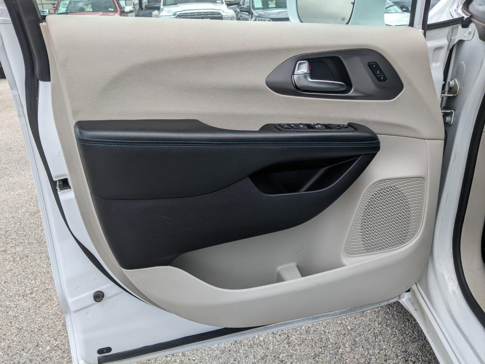 2021 Chrysler Pacifica Vehicle Photo in Seguin, TX 78155