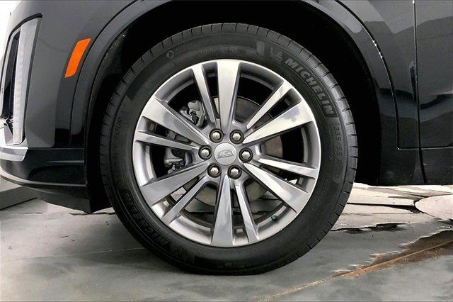 2025 Cadillac XT6 Vehicle Photo in KANSAS CITY, MO 64114-4502