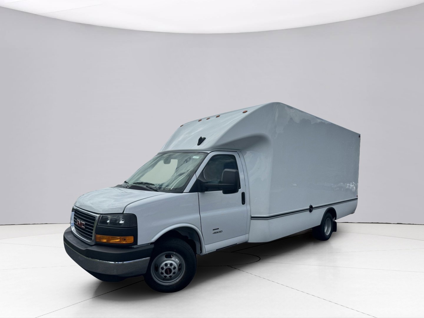 2024 GMC Savana Cutaway 4500 Vehicle Photo in LEOMINSTER, MA 01453-2952