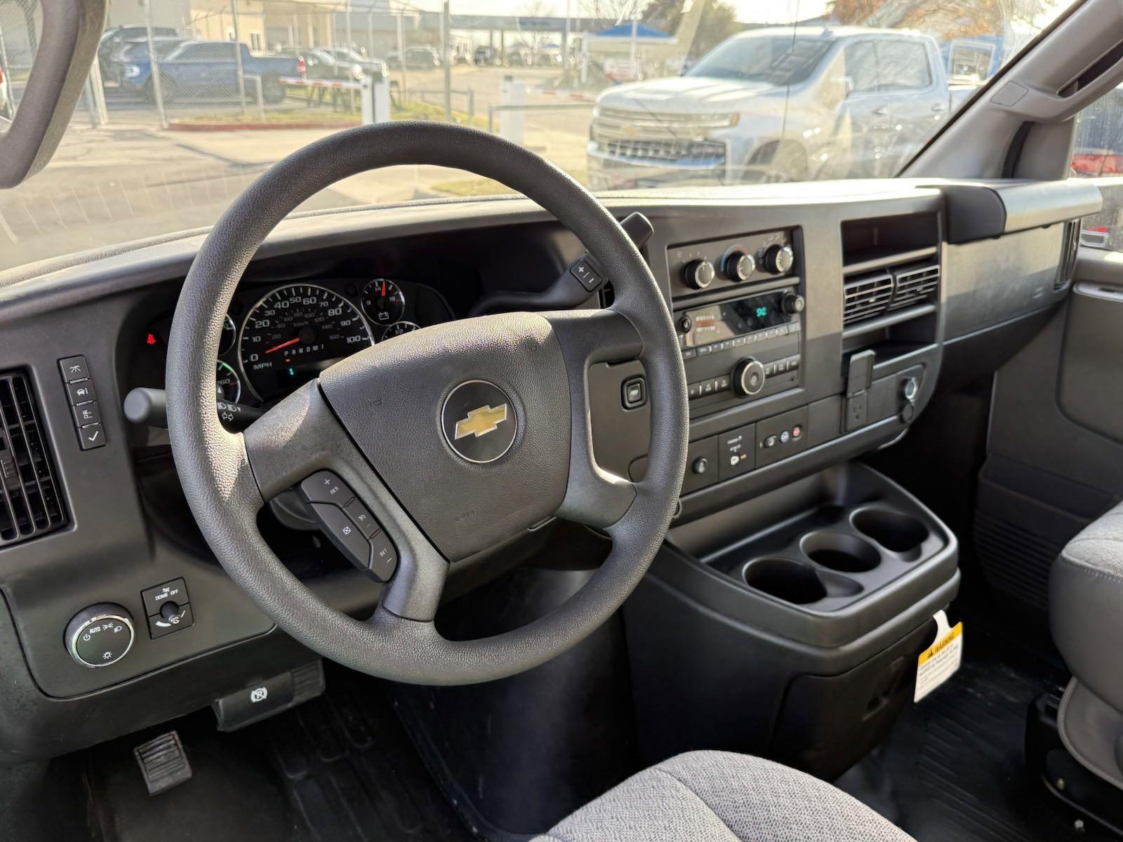 2024 Chevrolet Express Cutaway 3500 Vehicle Photo in GEORGETOWN, TX 78626-7508