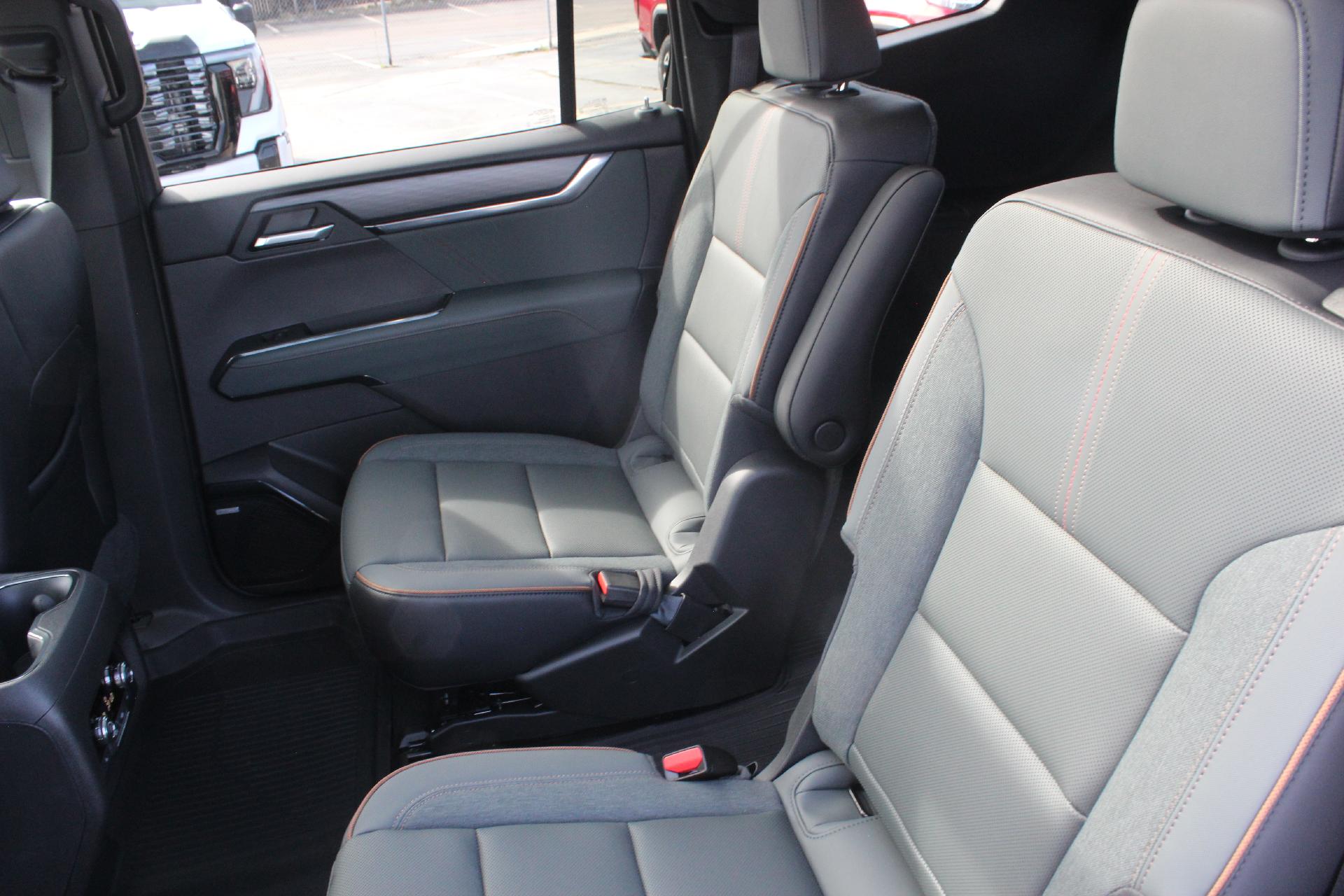 2025 GMC Acadia Vehicle Photo in AURORA, CO 80012-4011