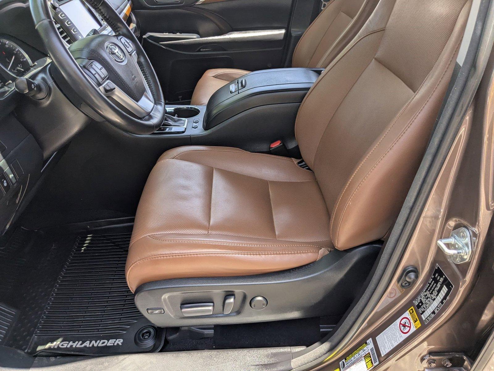 2018 Toyota Highlander Vehicle Photo in Tampa, FL 33614