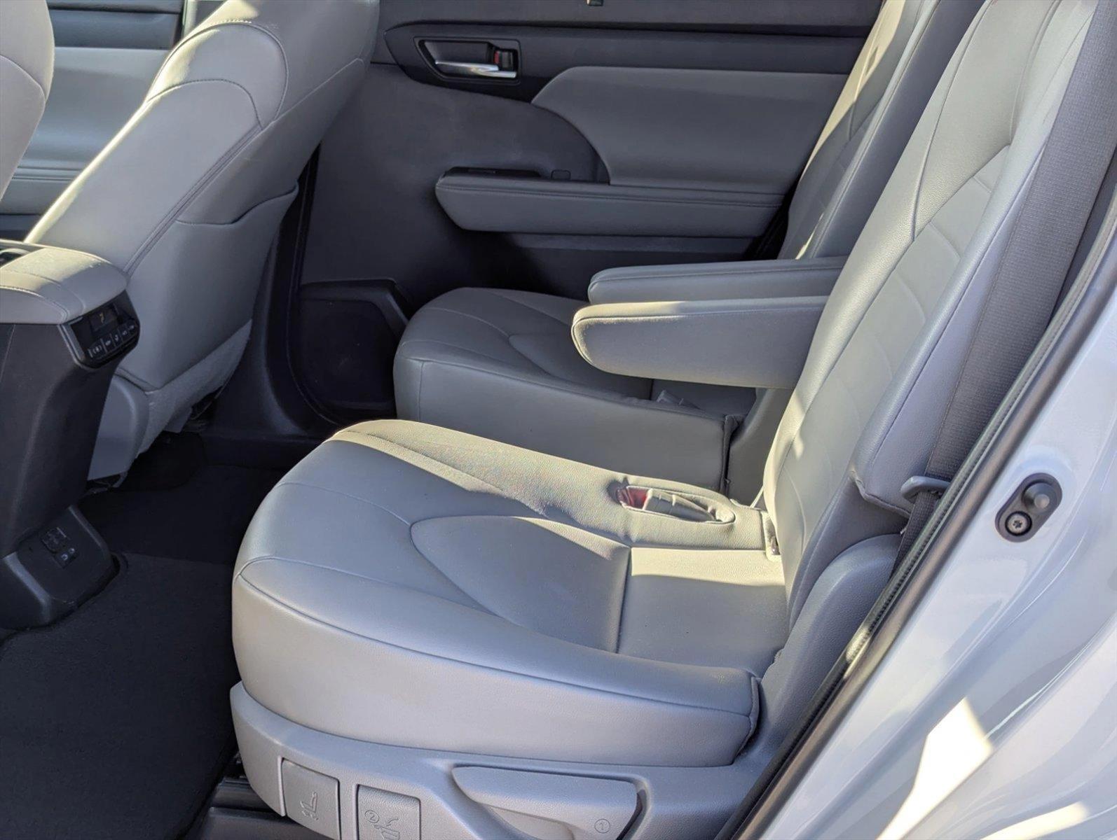 2022 Toyota Highlander Vehicle Photo in Ft. Myers, FL 33907
