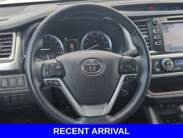 2019 Toyota Highlander Vehicle Photo in Merrillville, IN 46410