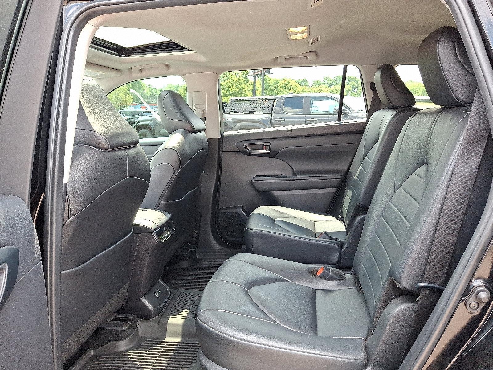 2024 Toyota Highlander Vehicle Photo in Trevose, PA 19053