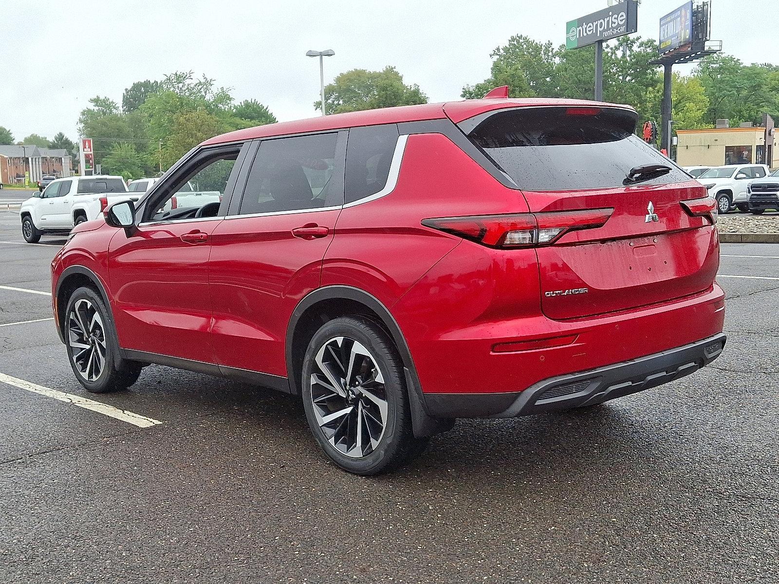 2022 Mitsubishi Outlander Vehicle Photo in Trevose, PA 19053